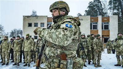 قنابل وصواريخ.. دول أوروبية تُعلن تقديم الدعم العسكري لـ أوكرانيا في مواجهة روسيا