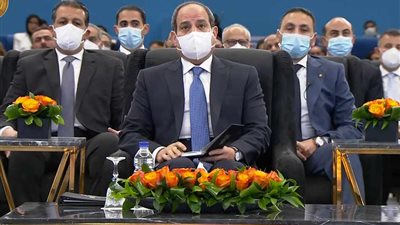السيسي: أنا عشان أفتح شارع والناس تمشي بشيل بالـ 1000 بيت