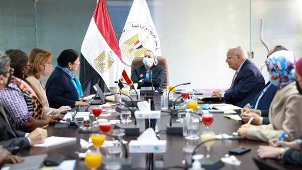 وزيرة البيئة وسكرتارية