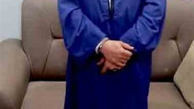 ضبط عنصر إجرامي بتهمة الاتجار في المواد المخدرة وحيازة أسلحة بأسيوط |صور