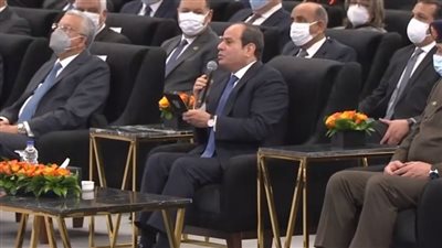 السيسي: اختبرنا 300 ألف خريج حاسبات لإلحاقهم ببرنامج المبرمجين فلم ينجح إلا 111 فقط