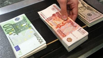 الروبل الروسي يقفز 2% مقابل الدولار واليورو