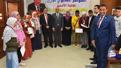 رئيس جامعة الأقصر يكرم 13 طالبًا من ذوي الهمم لمشاركتهم في بارالمبياد الجامعات المصرية