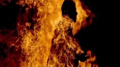 بدء التحقيقات في مقتل طفل حرقًا على يد صديقه.. والمتهم: كنا بنهزر وسكبت البنزين على ملابسه