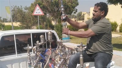 ضبط مقهى أمام مطار الأقصر الجوي يقدم الشيشة للزبائن | صور 