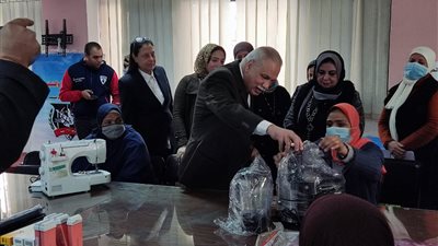 القوى العاملة: دعم رواد الأعمال بمستلزمات العمل بالمشروعات الصغيرة في الإسكندرية