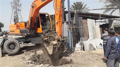 بدء أعمال إصلاح خط 560 بمدخل بيهمو بالفيوم وانقطاع مياه الشرب |صور