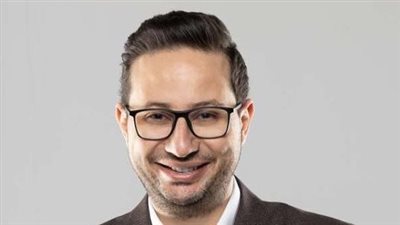 لماذا تواصل الفضائيات الإعلان عن منتجات الصيدلي أحمد أبو النصر رغم القبض عليه؟