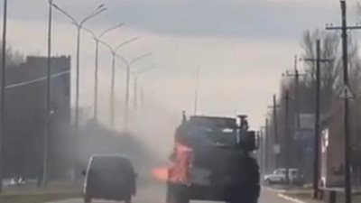 مدنيون أوكرانيون يتصدون للدبابات الروسية بـ المولوتوف