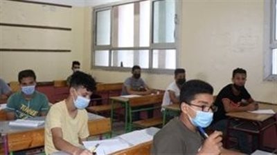 طلاب الصف الأول الإعدادي يؤدون امتحان الجبر والإحصاء بالجيزة.. اليوم
