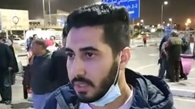 أحد الطلاب العائدين من رومانيا: نجينا بأعجوبة وكنا عارفين إن السيسي مش هيسبنا | بث مباشر