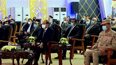 السيسي: نمتلك دراسات لتنفيذ محاور مرورية بالمناطق المزدحمة بالقاهرة والجيزة | بث مباشر