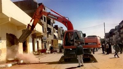 رئاسة الأقصر تزيل 9 حالات تعدٍ على أملاك الدولة بالكرنك| صور 