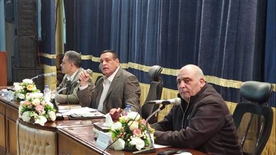 محافظ البحيرة: إقالة رئيسي قريتين و7 من مديري الجمعيات الزراعية ومسئولي أقسام حماية الأراضي