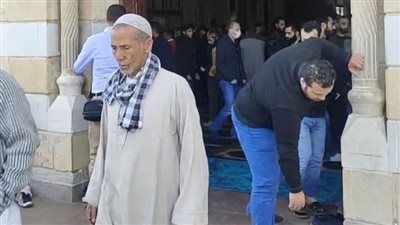 غياب نجوم الفن عن جنازة نجل الفنان حازم إيهاب في مدينة 6 أكتوبر | بث مباشر