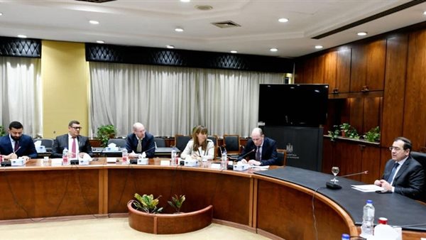 مباحثات مع البنك