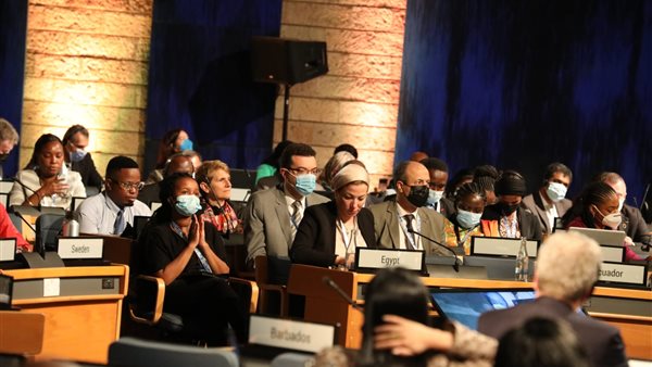 وزيرة البيئة في اجتماع