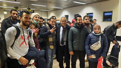 سفارة مصر بالمجر: حافلات لنقل المصريين من المعبر الحدودي مع أوكرانيا إلى أماكن تسكينهم