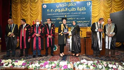 رئيس جامعة الفيوم: أشعر بالفخر لأني طبيب وأسعد لحظاتي تخفيف آلام المرضى