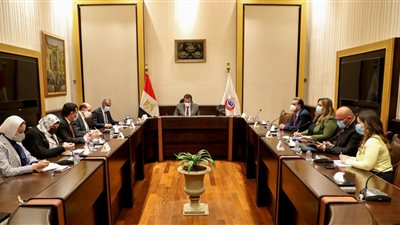 الصحة توجه بتكثيف حملات التوعية الصحية للتعريف بمرض الإيدز وسبل الوقاية من الإصابة