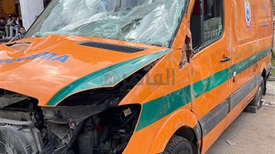 انقلاب سيارة إسعاف على الطريق الزراعي في المنوفية| صور