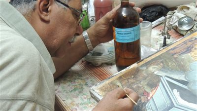 مرمم الأيقونات: ترميم أكثر من 20 أيقونة قبطية حتى الآن 