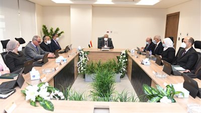 وزير الإنتاج الحربي يعقد أول اجتماع بمقر الوزارة في الحي الحكومي بالعاصمة الإدارية