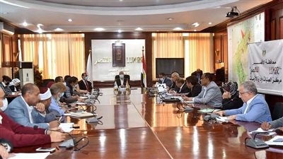 محافظ الأقصر: تسخير جميع الإمكانيات لتنفيذ أهداف حملة طرق الأبواب للتطعيم ضد كورونا 