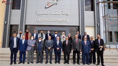 تعاون بين وكالة الفضاء المصرية وجامعة مصر للعلوم في مجال تكنولوجيا الأقمار الصناعية | صور