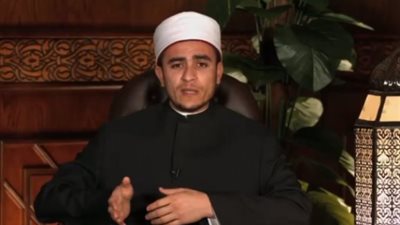 أمين الفتوى: قراءة القرآن الكريم خلال الأذان ليست حراما