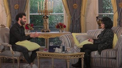 محمد صلاح: لحد دلوقت مش عارف أمي بتدعيلي بإيه.. ولازم أشتغل على نفسي بره الكورة