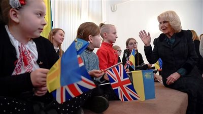 الدوقة كاميلا تبكي في الكاتدرائية الكاثوليكية الأوكرانية: نصلي من أجلكم | فيديو وصور 