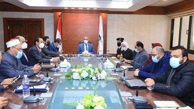 اجتماع تنسيقي لإطلاق حملة طرق الأبواب للتطعيم ضد كورونا بسوهاج