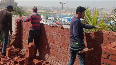  خلال حملات مفاجئة.. تنفيذ 10 قرارات إزالة مخالفات بناء في الإسكندرية