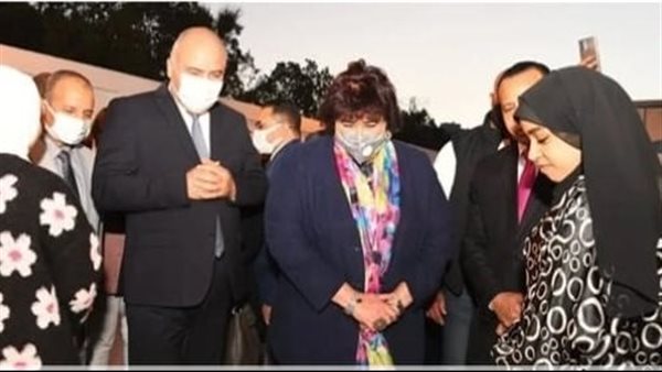 الوزيرة تفتتح معرض