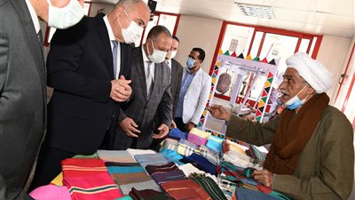 افتتاح معرض تراثنا للمنتجات والمشغولات اليدوية والحرفية بقنا