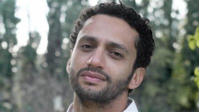 محمد حاتم لديه قدرة على قراءة البشر في مسلسل منورة بأهلها