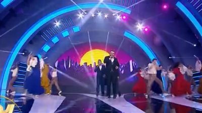 متسابقو فئة الغناء يشعلون مسرح الدوم بأغنية نور العين وسط تفاعل الجمهور 