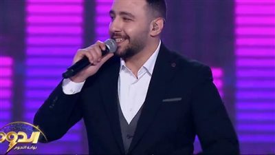 وسط تصفيق الجمهور.. المتسابق فاروق مرتضى يبهر لجنة تحكيم الدوم بأغنية يا ترى لبهاء سلطان