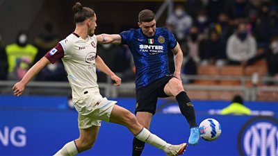 إنتر يستعيد صدارة الدوري الإيطالي بفوز عريض على ساليرنيتانا