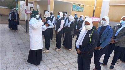 انطلاق 680 فرقة متحركة وثابتة بحملة طرق الأبواب للتطعيم ضد كورونا بأسوان