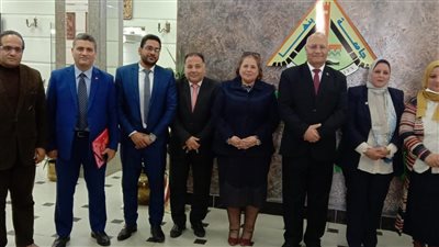 رئيس جامعة بنها يشهد ختام فعاليات برنامج القيادة والتأثير لتأهيل القيادات