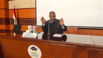 عميد كلية الدراسات الإسلامية: القرآن الكريم كتاب معجز عقليًّا ومعنويًّا 