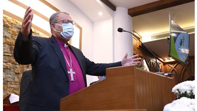 رئيس الإنجيلية يشارك في رسامة شيوخ وشمامسة جدد لكنيسة القللي الإنجيلية 