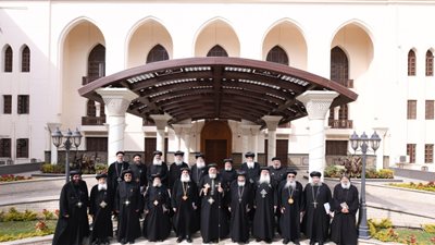 البابا تواضروس الثاني يجتمع باللجنة الدائمة للمجمع المقدس