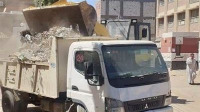 رفع 100 طن من المخلفات الصلبة والقمامة بالمنيا