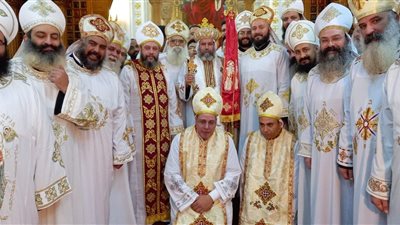 أسقف الشرقية يرسم كاهنين جديدين للإيبارشية | صور