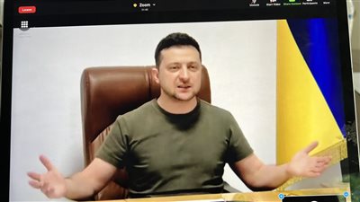 الرئيس الأوكراني يطالب بطائرات حربية ومساعدات عسكرية فتاكة لمواجهة روسيا 