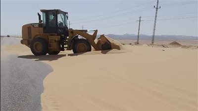 فتح طريق الحَسَنة - بغداد - العريش بعد إغلاقه بسبب الرياح والرمال | صور