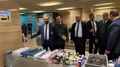  جمارك مطار القاهرة تحبط تهريب كمية أدوية ومكملات غذائية ومستحضرات تجميل